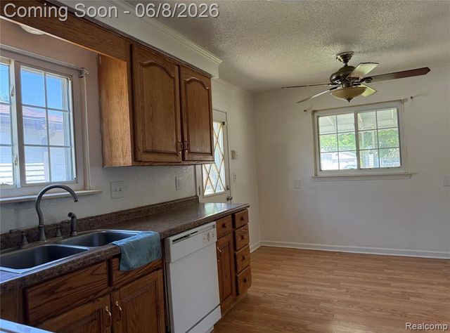 4810 Campbell Street, Dearborn Heights, MI 48125