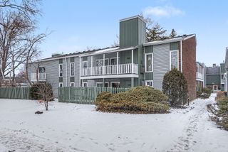 2099 Creekside Drive 1-4, Wheaton, IL 60189