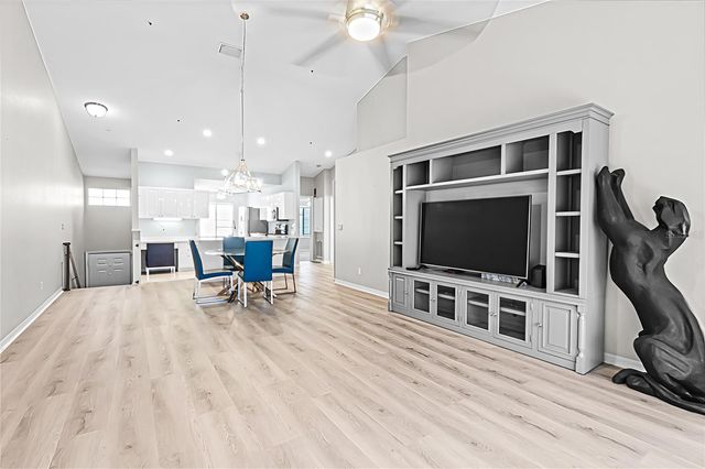 6582 FAIRWAY GARDENS DRIVE 6582, Bradenton, FL 34203