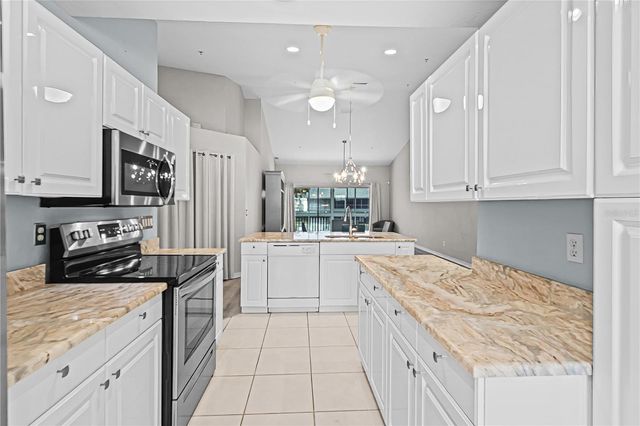 6582 FAIRWAY GARDENS DRIVE 6582, Bradenton, FL 34203