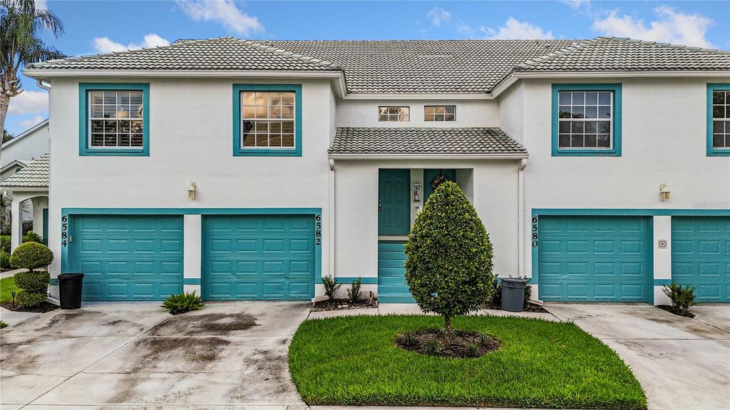 6582 FAIRWAY GARDENS DRIVE 6582, Bradenton, FL 34203