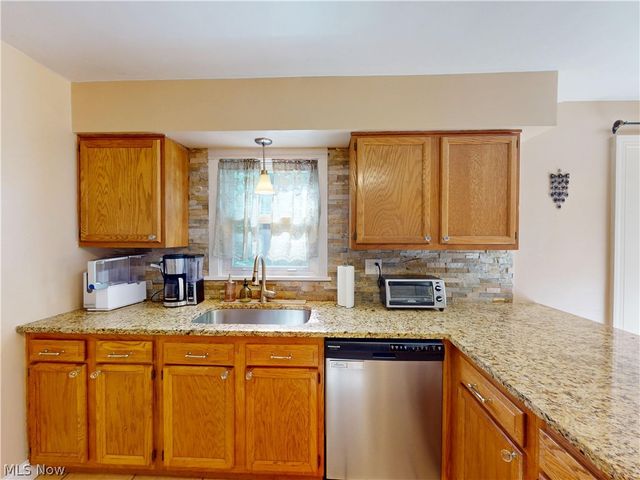 7996 Plains Road, Mentor, OH 44060