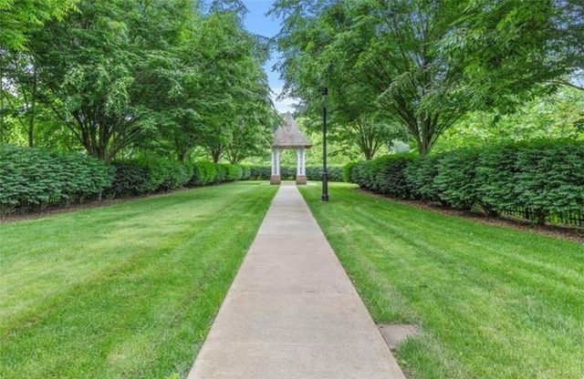 100 Vista Cir 310, O'hara, PA 15238