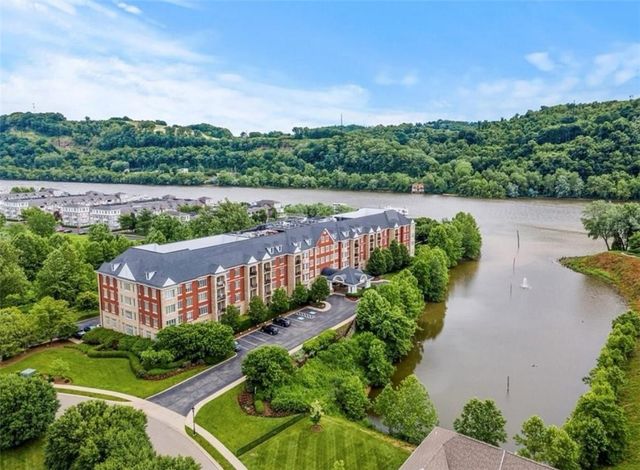 100 Vista Cir 310, O'hara, PA 15238