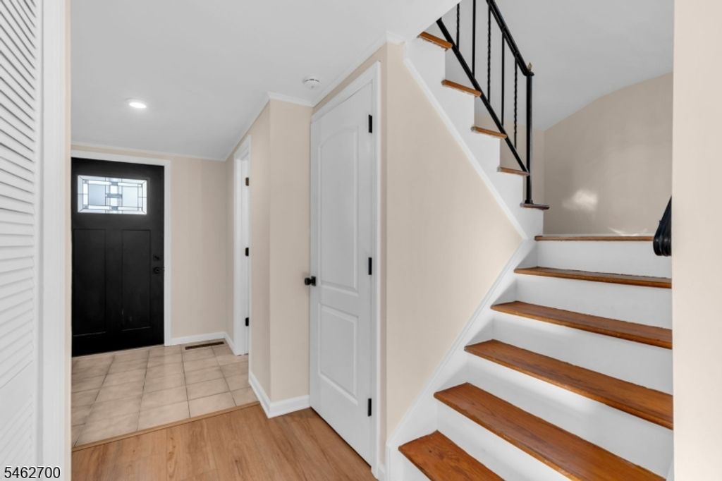 102 Avonridge Rd, Raritan Boro, NJ 08869 — photo 2