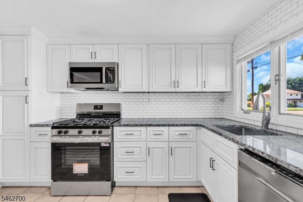 102 Avonridge Rd, Raritan Boro, NJ 08869 — photo 4