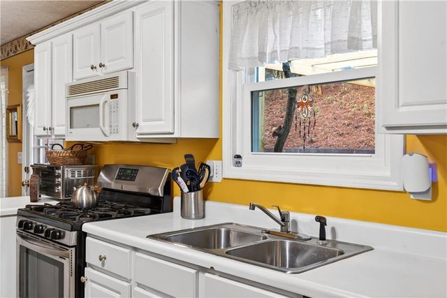 559 Wynbrooke Parkway, Stone Mountain, GA 30087