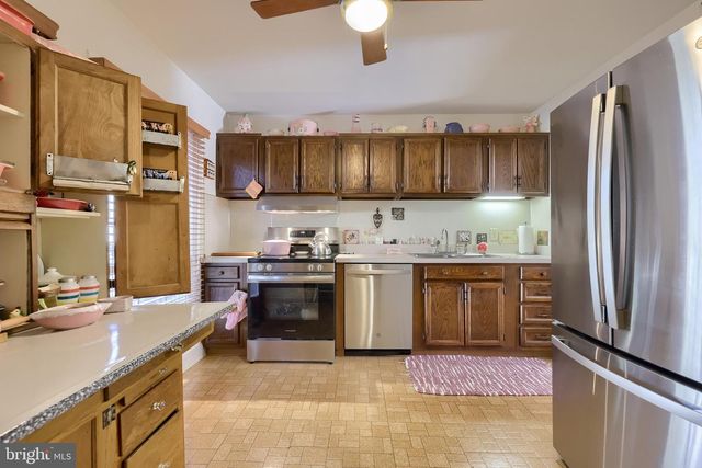 19 CLUB LN, Reading, PA 19607