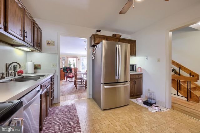 19 CLUB LN, Reading, PA 19607