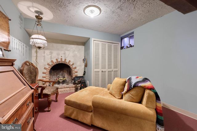 19 CLUB LN, Reading, PA 19607