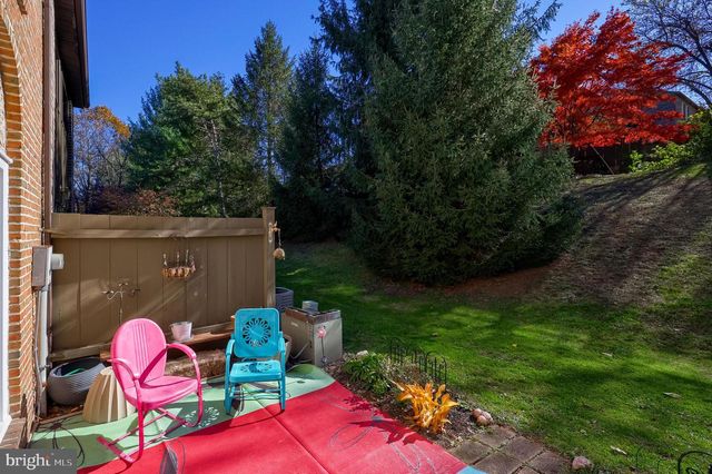 19 CLUB LN, Reading, PA 19607