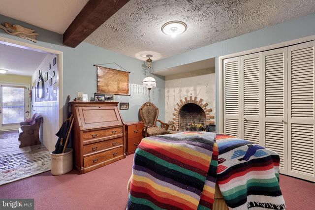 19 CLUB LN, Reading, PA 19607