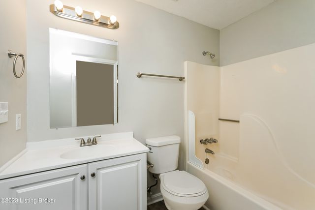 3207 Lafollette Ct, Louisville, KY 40299