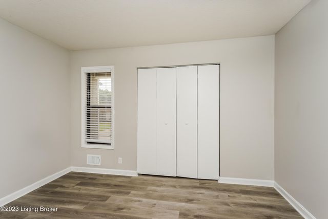 3207 Lafollette Ct, Louisville, KY 40299