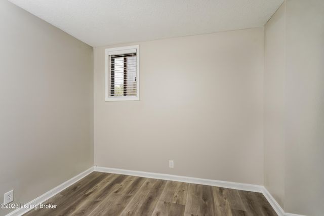 3207 Lafollette Ct, Louisville, KY 40299