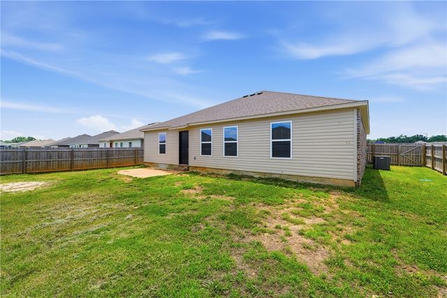 905 W Tanner Drive, Siloam Springs, AR 72761