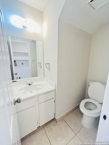 6319 Waddesdon Wood, San Antonio, TX 78233