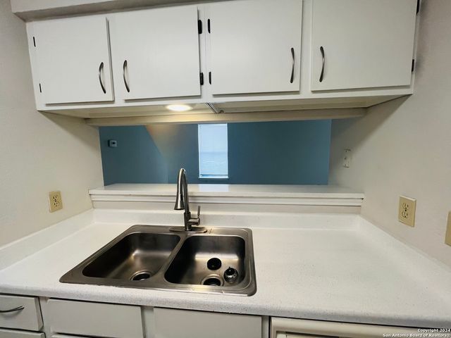 6319 Waddesdon Wood, San Antonio, TX 78233