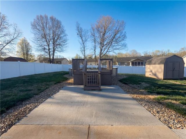 42 Harris Farm Court, Thomasville, NC 27360