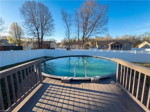 42 Harris Farm Court, Thomasville, NC 27360