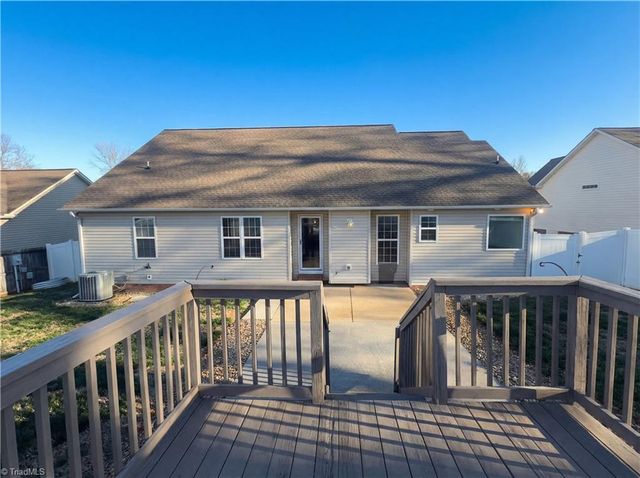 42 Harris Farm Court, Thomasville, NC 27360