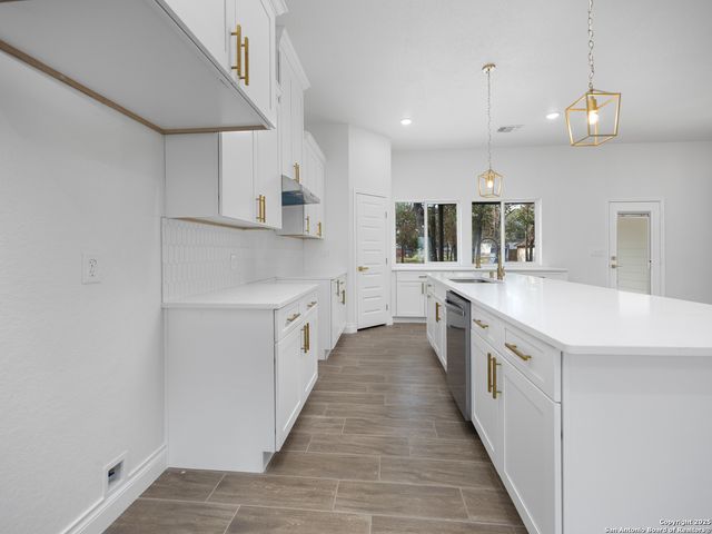 23031 Fawn Trail Dr, Elmendorf, TX 78112