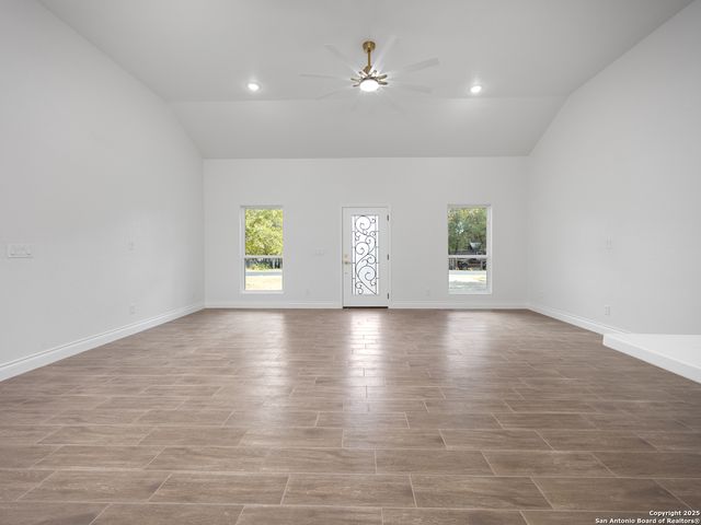 23031 Fawn Trail Dr, Elmendorf, TX 78112