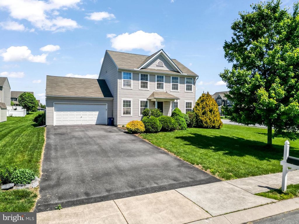299 ROBIN DALE DR, Leola, PA 17540