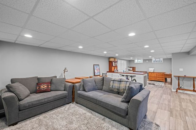705 N DRURY Lane, Arlington Heights, IL 60004