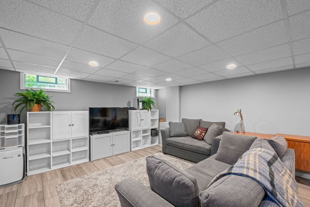 705 N DRURY Lane, Arlington Heights, IL 60004
