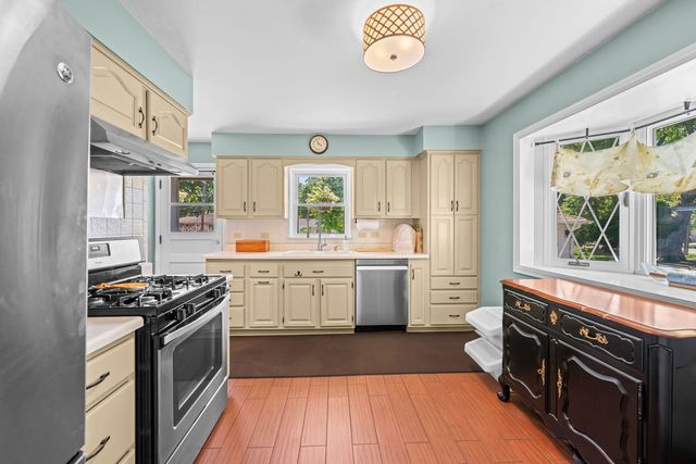 705 N DRURY Lane, Arlington Heights, IL 60004