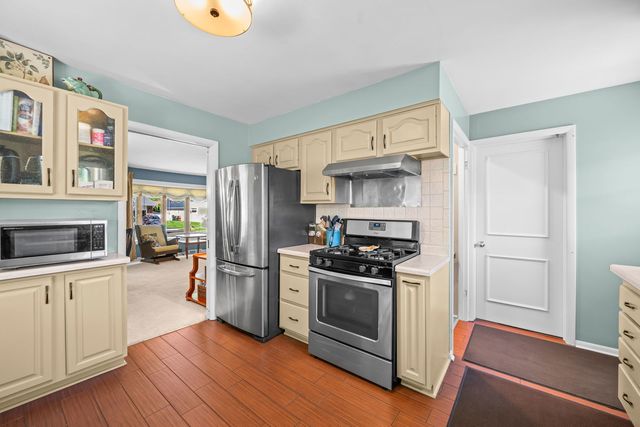705 N DRURY Lane, Arlington Heights, IL 60004