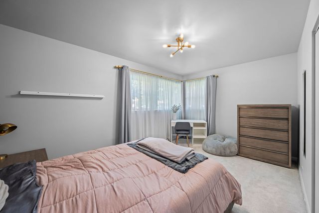 705 N DRURY Lane, Arlington Heights, IL 60004