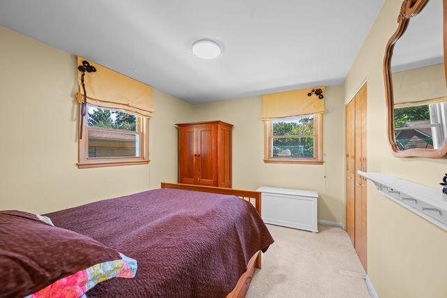 705 N DRURY Lane, Arlington Heights, IL 60004