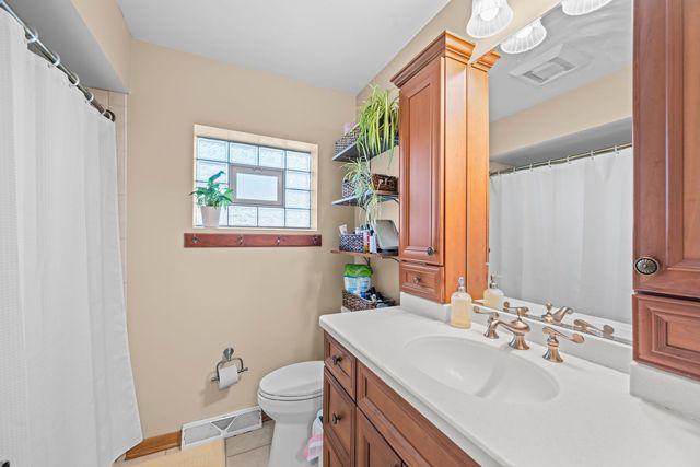 705 N DRURY Lane, Arlington Heights, IL 60004