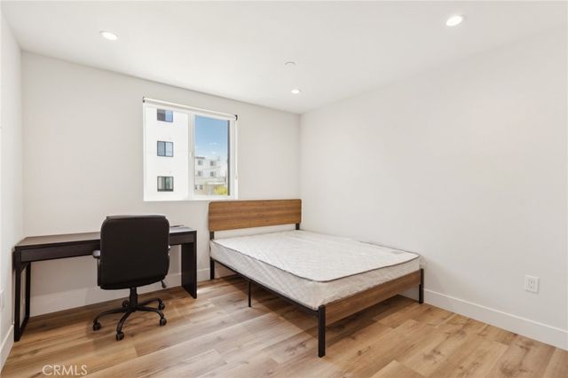 1326 W 35th Place, Los Angeles, CA 90007