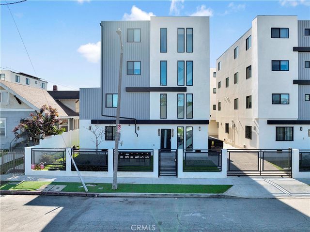 1326 W 35th Place, Los Angeles, CA 90007