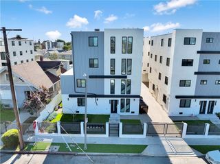 1326 W 35th Place, Los Angeles, CA 90007