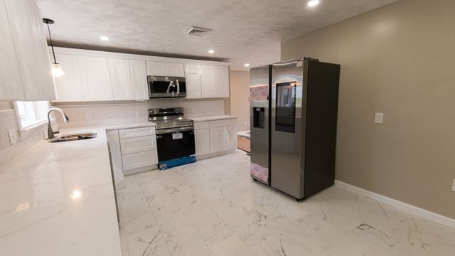 64 Budd Ave, Brockton, MA 02302