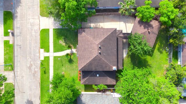 7914 Oakington Drive, Houston, TX 77071