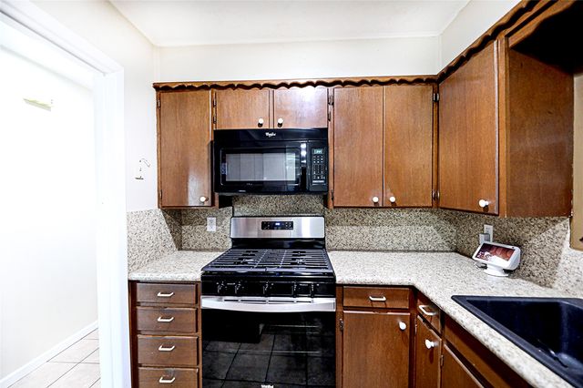 702 E Decatur Street, Bowie, TX 76230