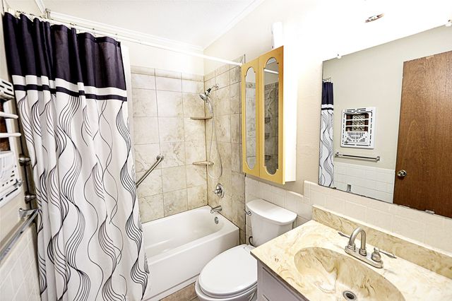 702 E Decatur Street, Bowie, TX 76230