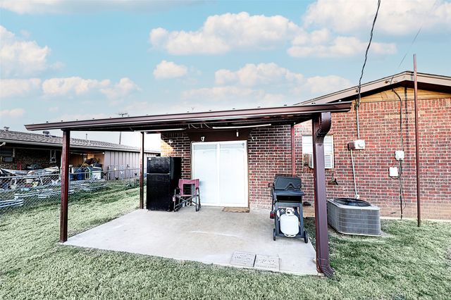 702 E Decatur Street, Bowie, TX 76230