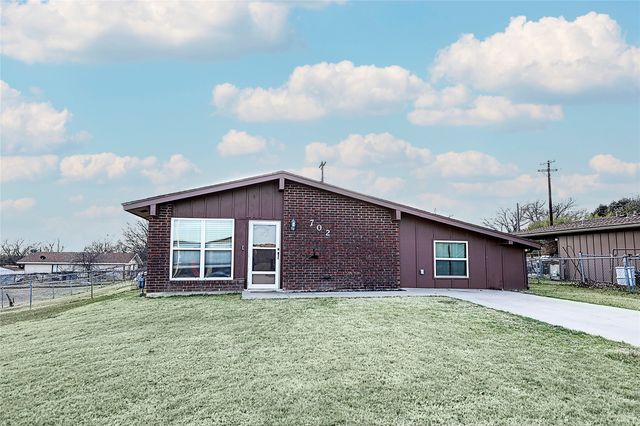 702 E Decatur Street, Bowie, TX 76230