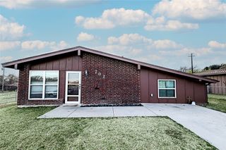 702 E Decatur Street, Bowie, TX 76230