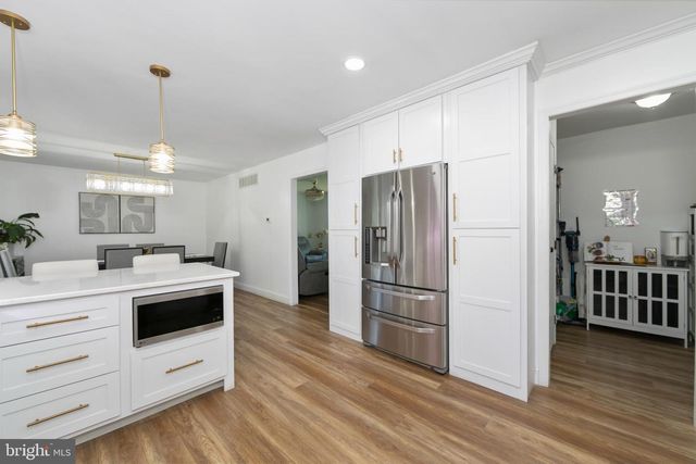 606 EASTWOOD DR, Glendora, NJ 08029