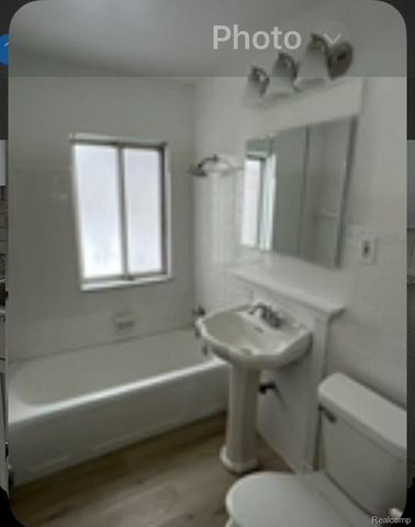 22131 Nevada Avenue, Eastpointe, MI 48021