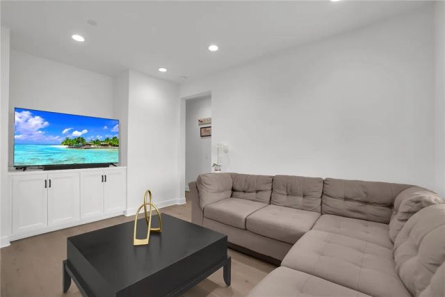 21303 Rockview Terrace, Chatsworth, CA 91311