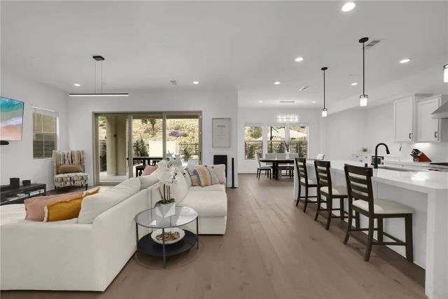 21303 Rockview Terrace, Chatsworth, CA 91311