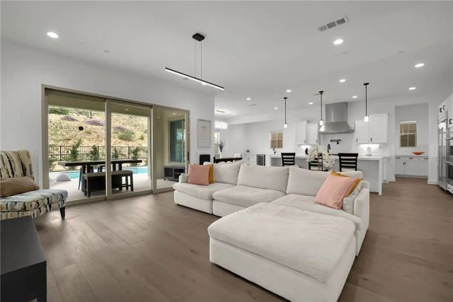 21303 Rockview Terrace, Chatsworth, CA 91311